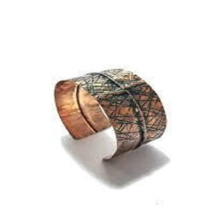 Brazalete en Cobre Estampado y Tallado a Mano